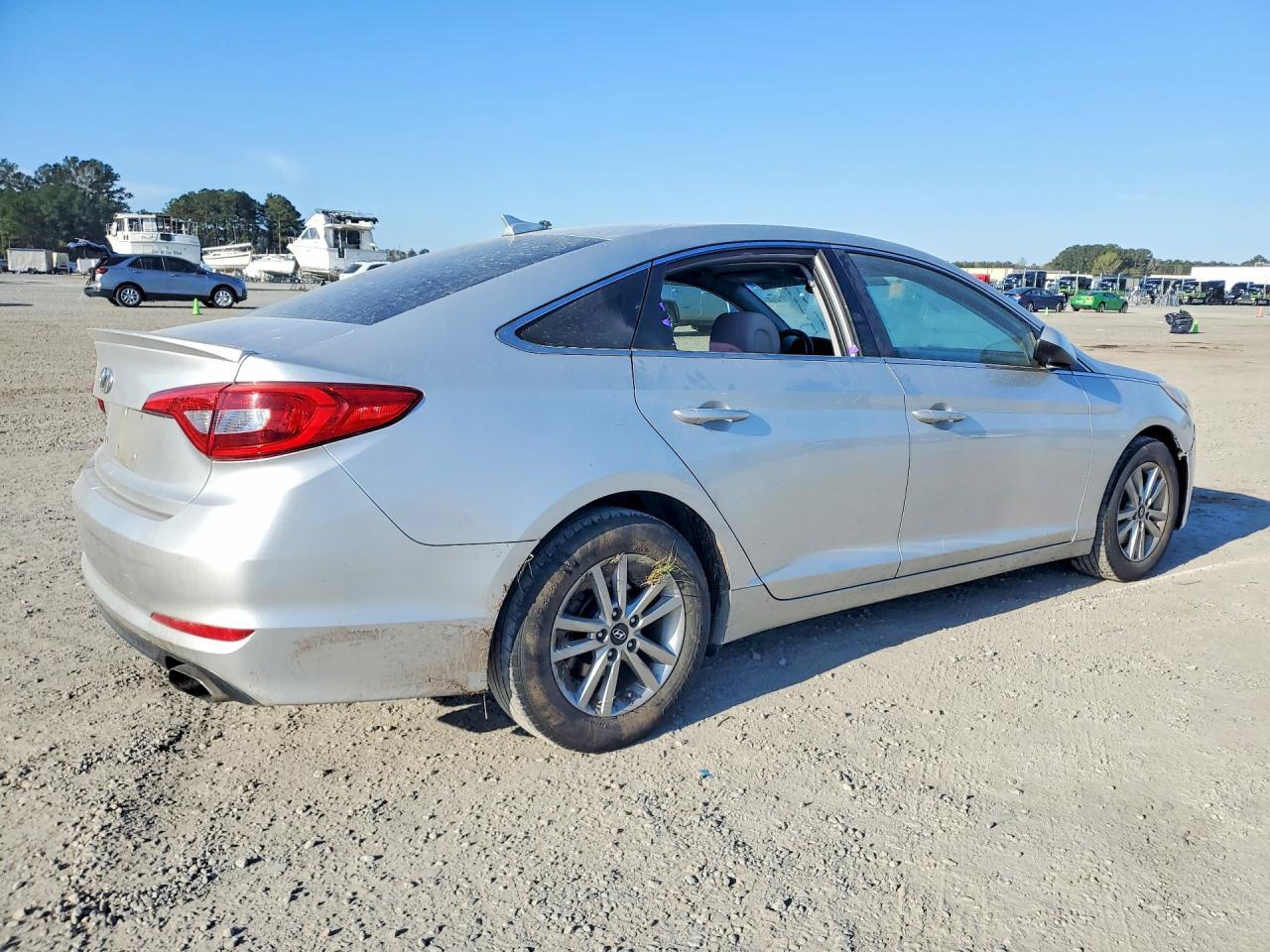2017 Hyundai Sonata Base - Image 3