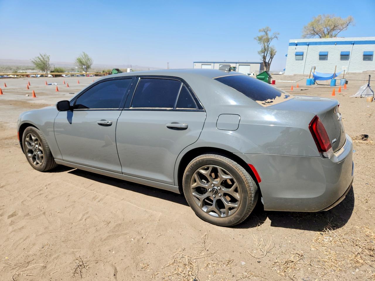 2017 Chrysler 300 S - Фото 2