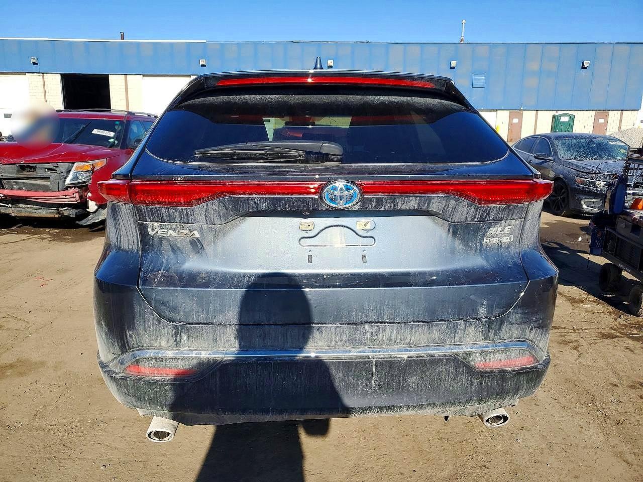 2022 Toyota Venza Le - Image 6
