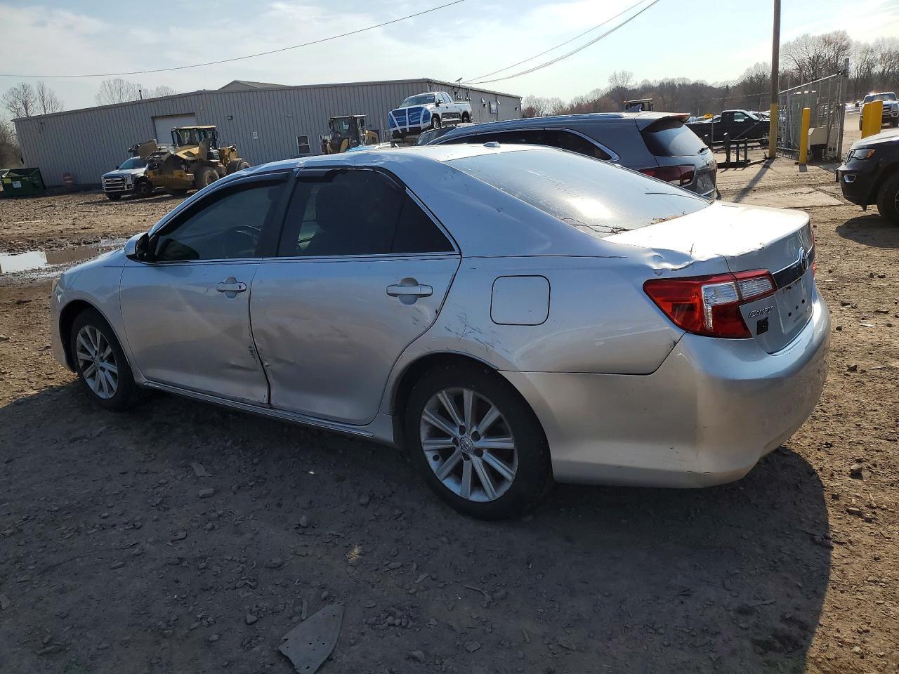 2014 Toyota Camry Xle - Image 2