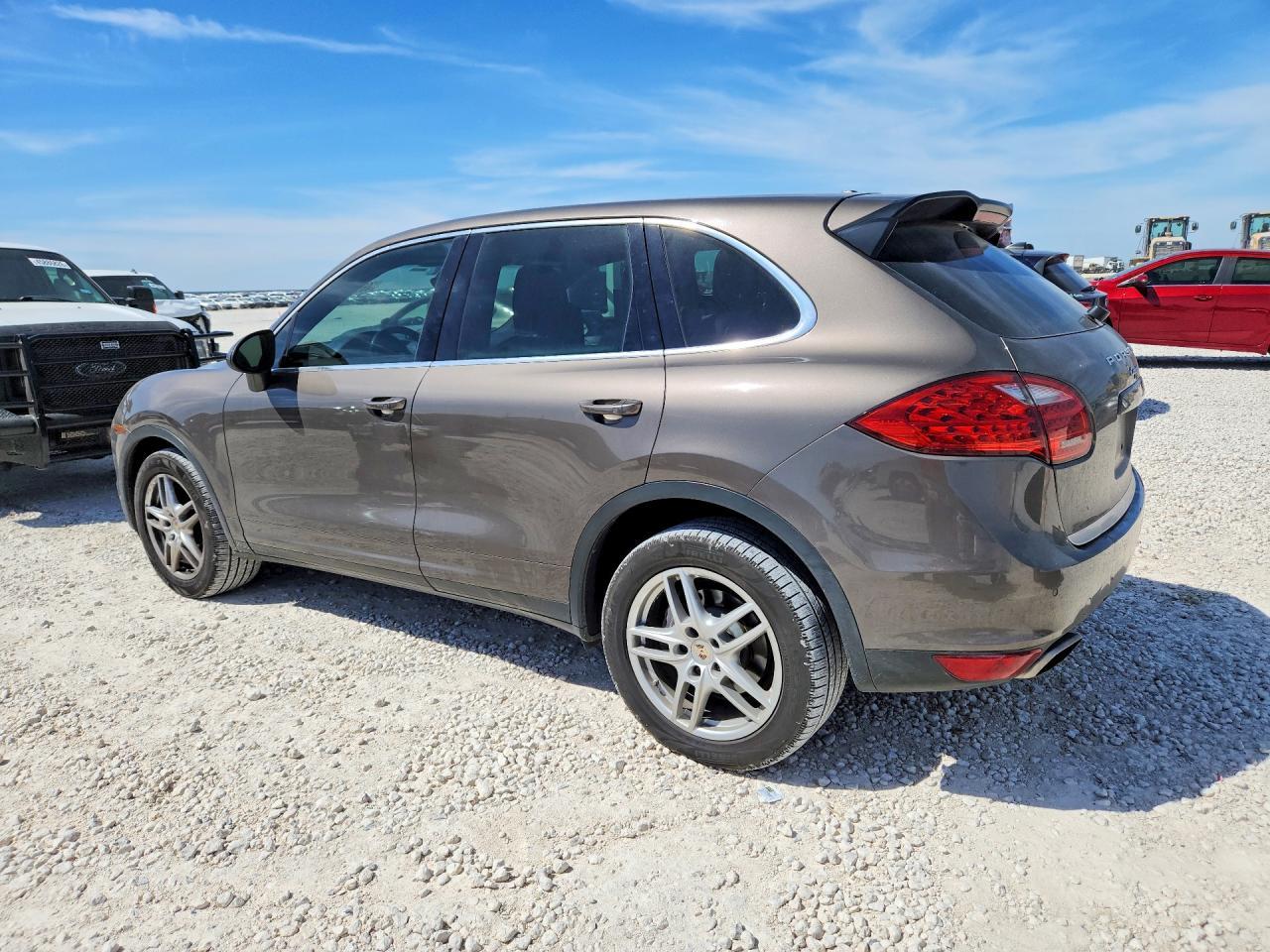 2012 Porsche Cayenne - Image 2