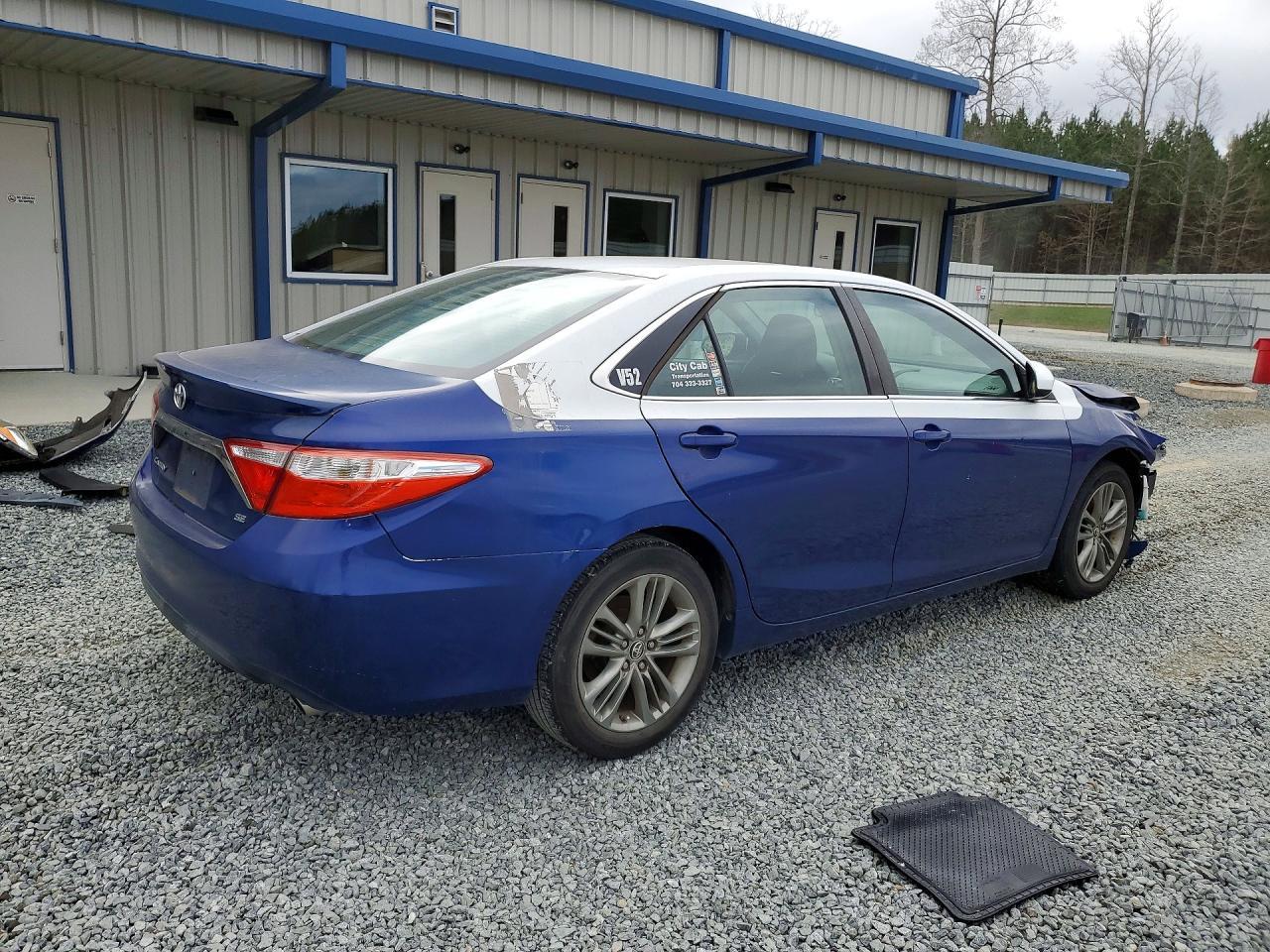 2016 Toyota Camry Se - Фото 3