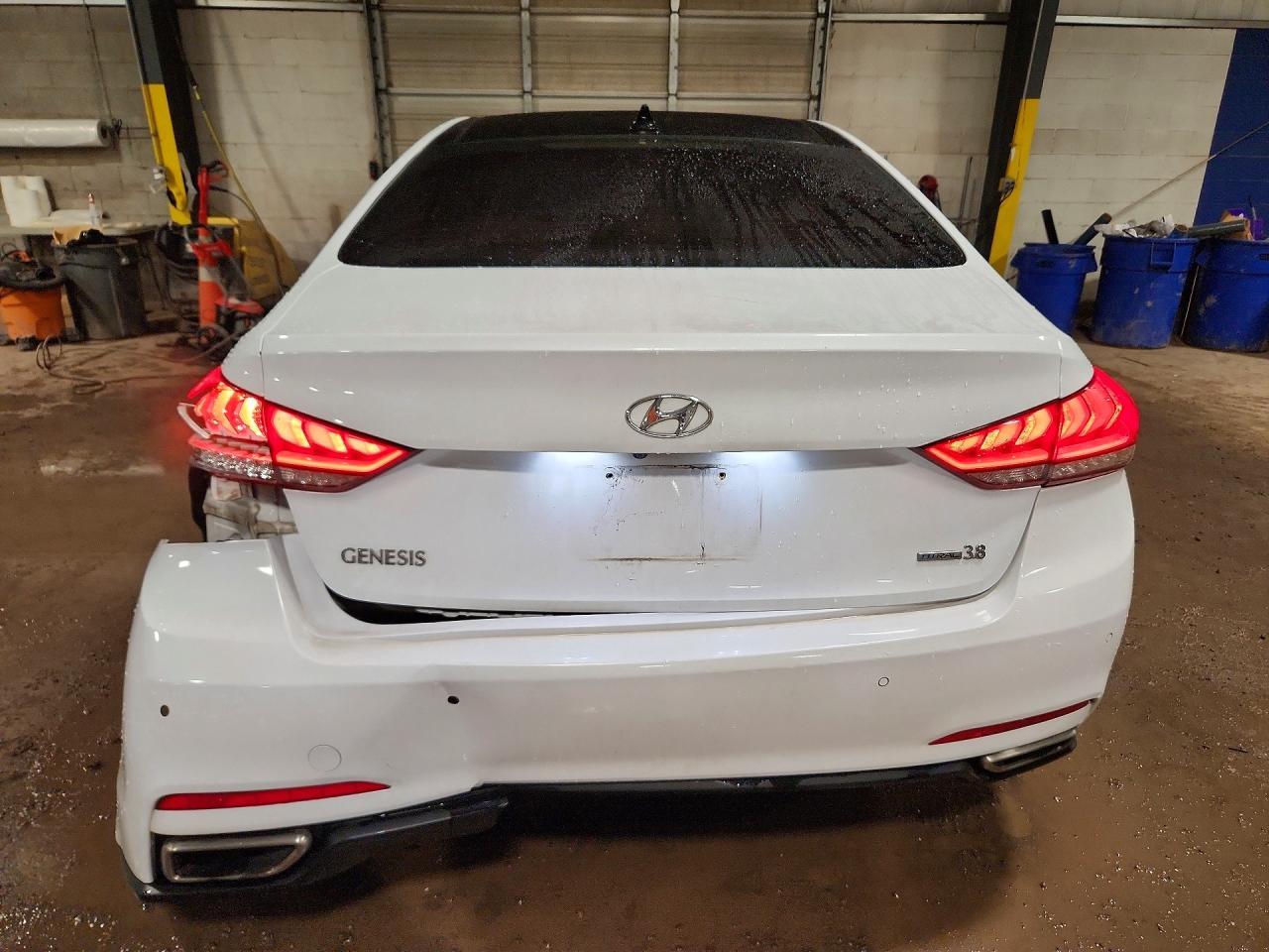 2015 Hyundai Genesis 3.8L - Фото 6
