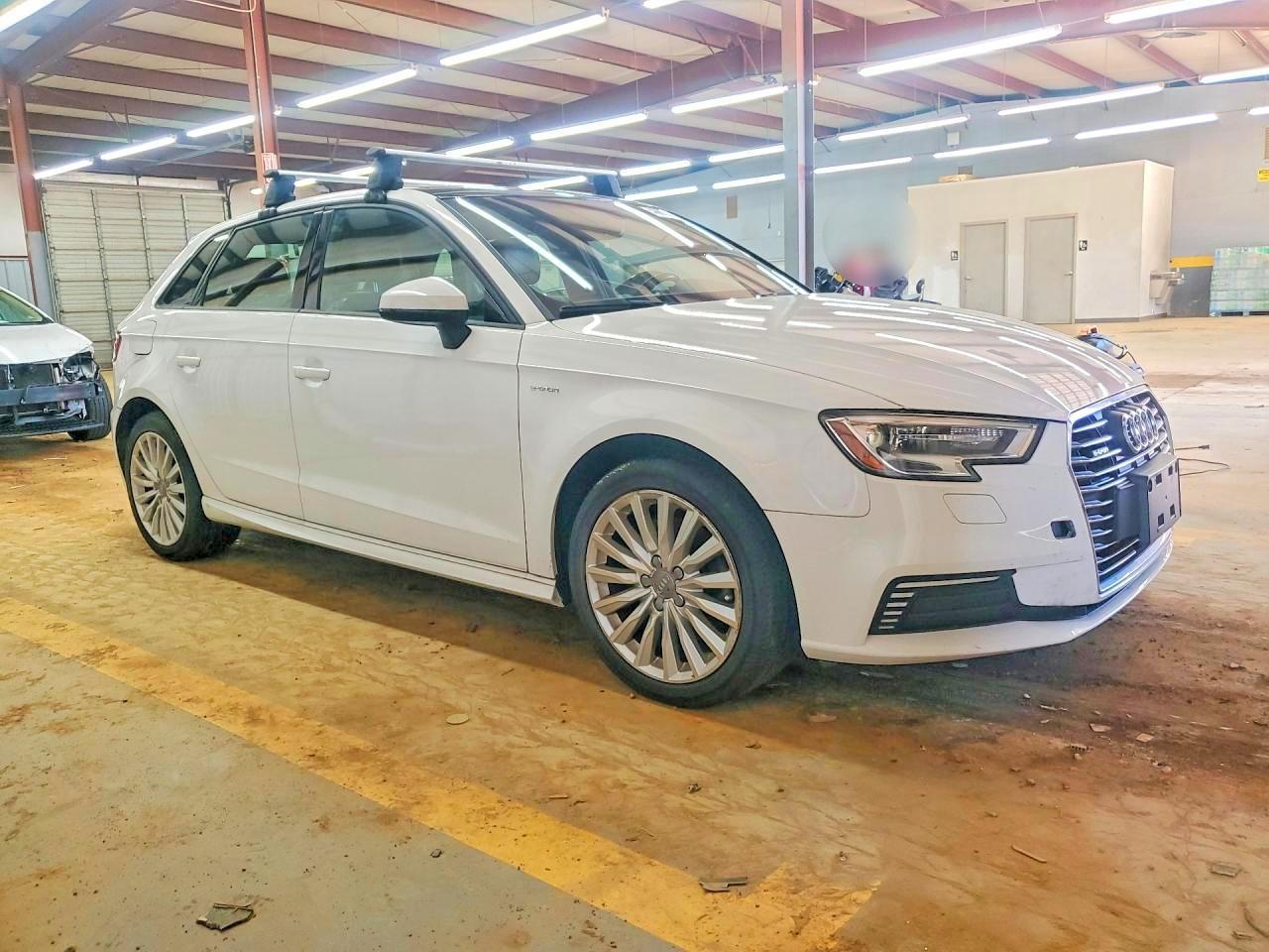 2017 Audi A3 E-Tron Hatchback Premium - Фото 4