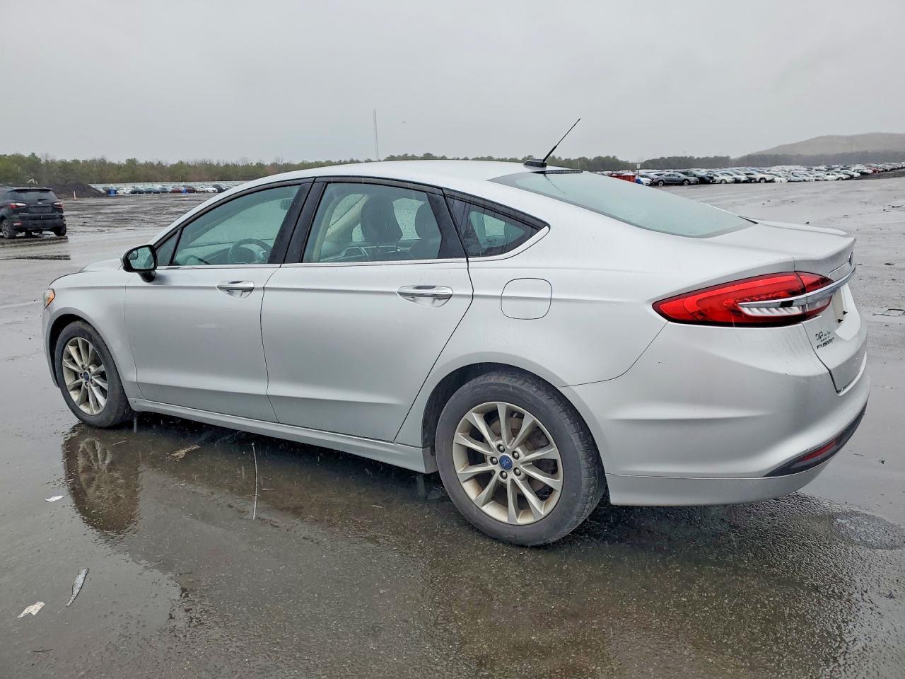 2017 Ford Fusion Se - Фото 2