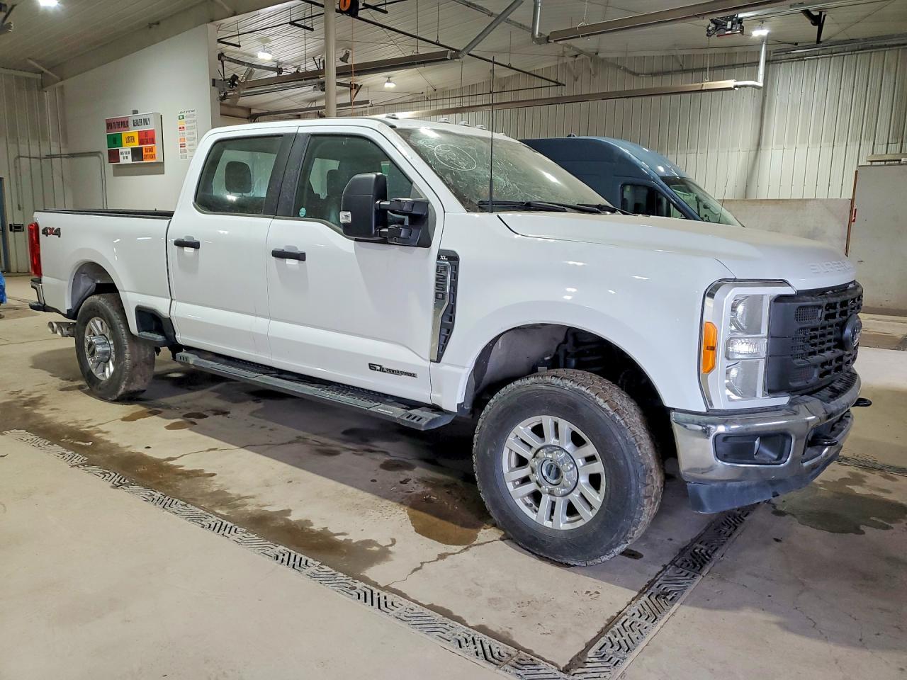 2023 Ford F250 Super Duty - Фото 4