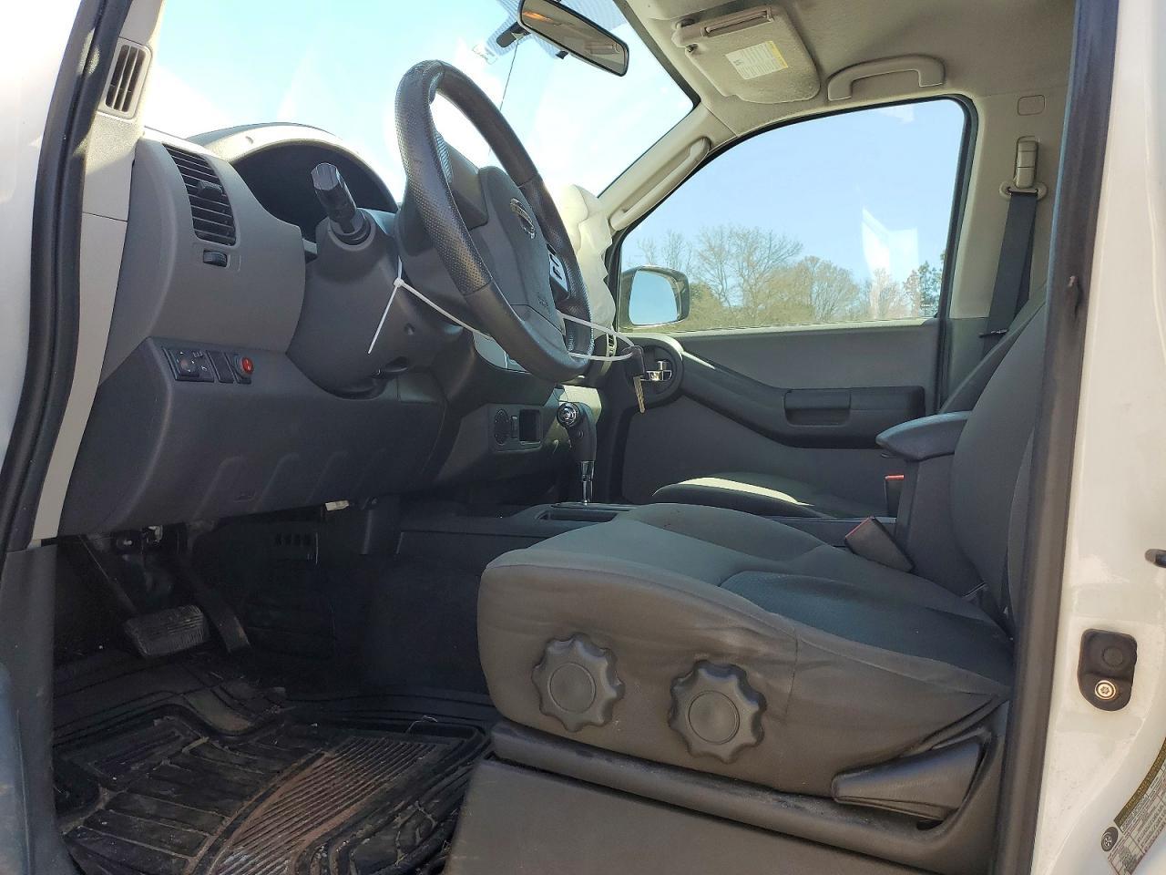 2010 Nissan Xterra X - Image 7