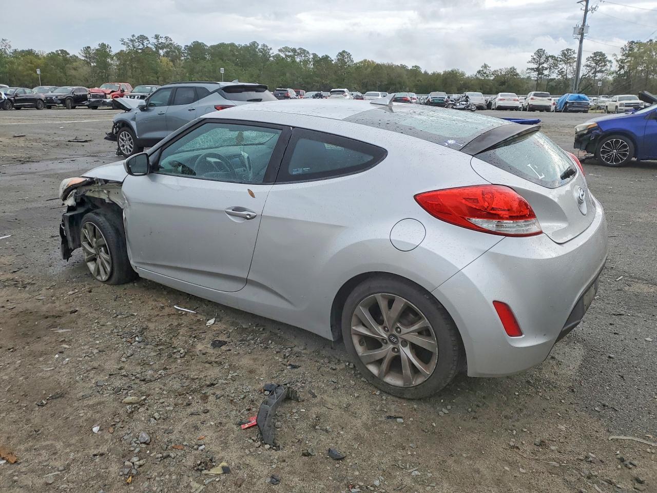 2017 Hyundai Veloster Base - Фото 2