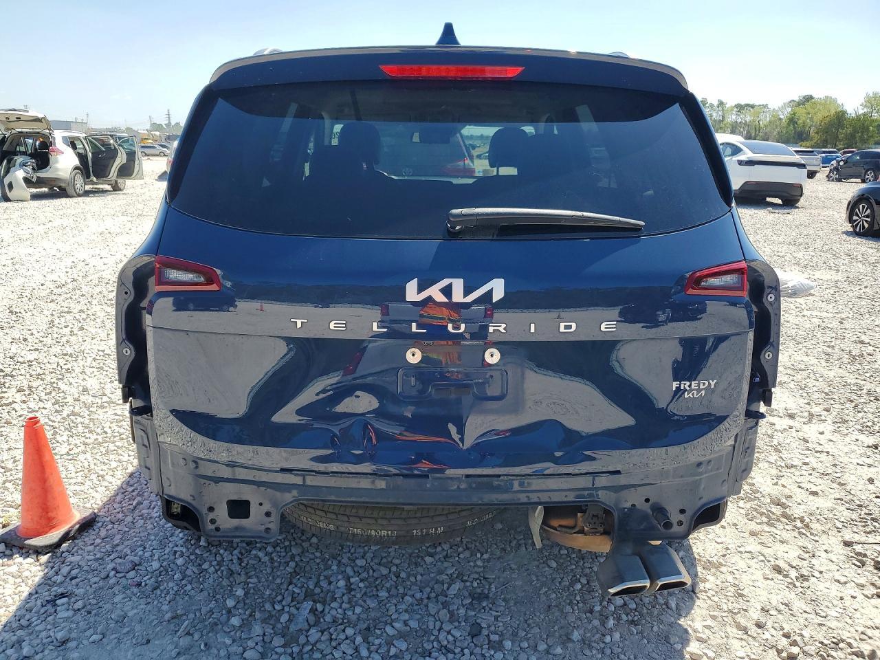 2023 Kia Telluride S - Image 6