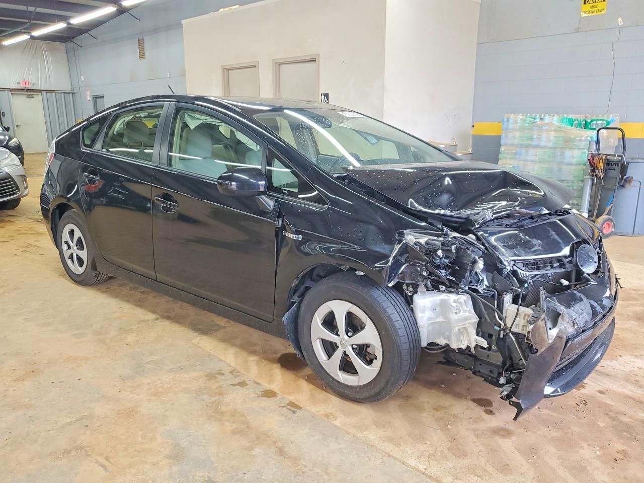 2015 Toyota Prius Two - Фото 4