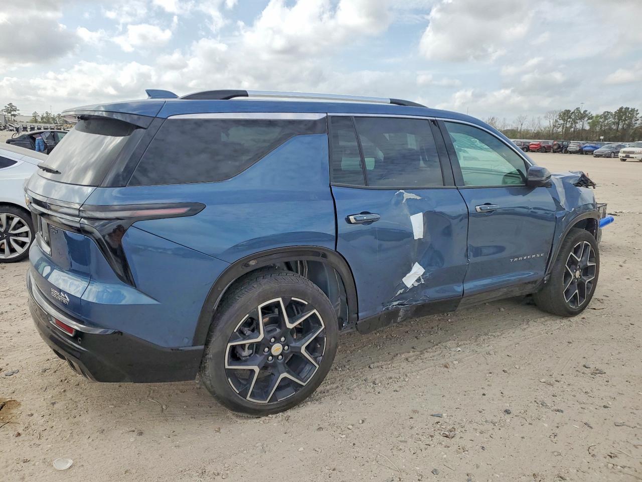 2025 Chevrolet Traverse High Country - Image 3