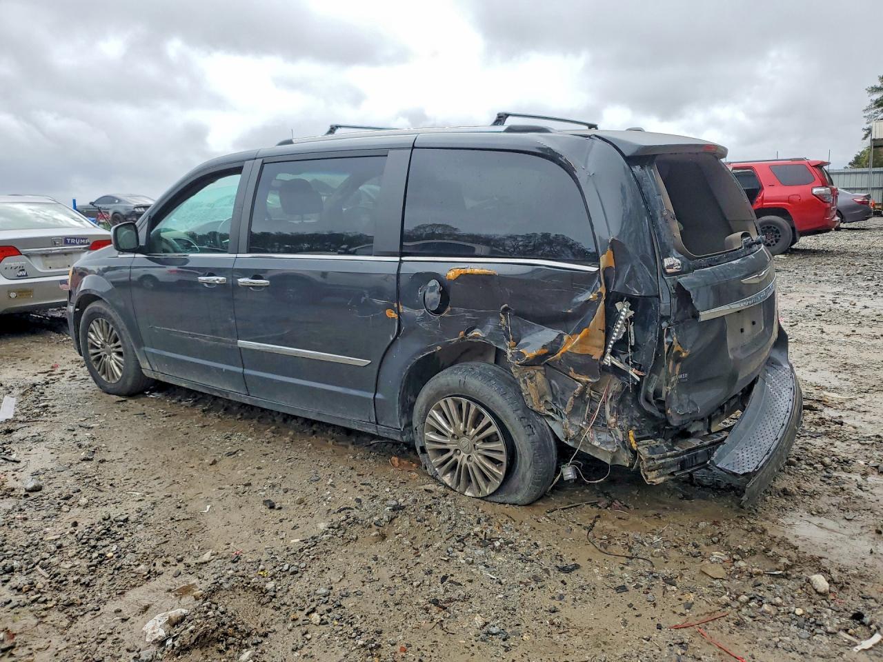 2011 Chrysler Town & Country Limited - Image 2