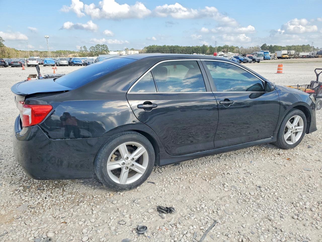 2013 Toyota Camry Se - Фото 3