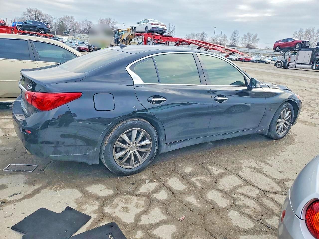 2015 Infiniti Q50 Premium - Image 3