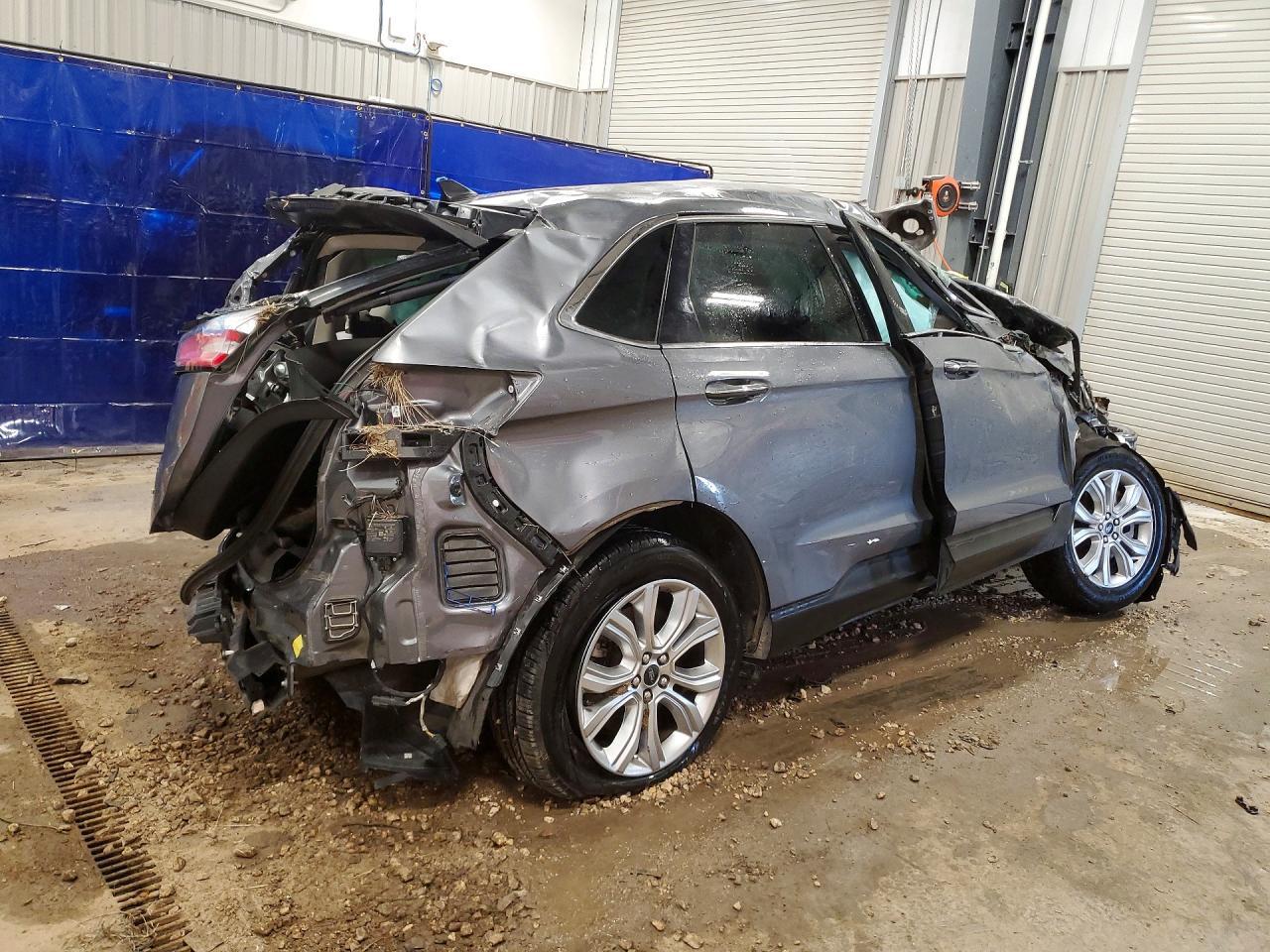 2024 Ford Edge Titanium - Image 3