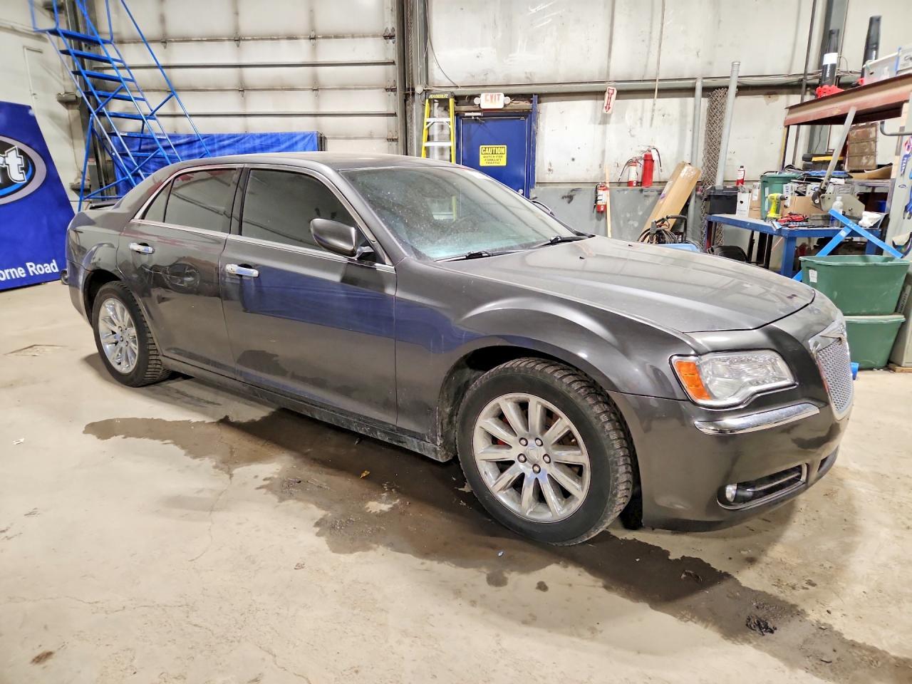 2013 Chrysler 300 - Фото 4