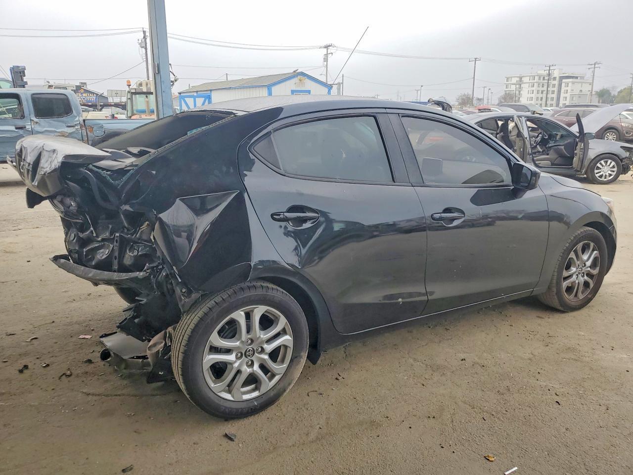 2017 Toyota Yaris Ia Base - Фото 3