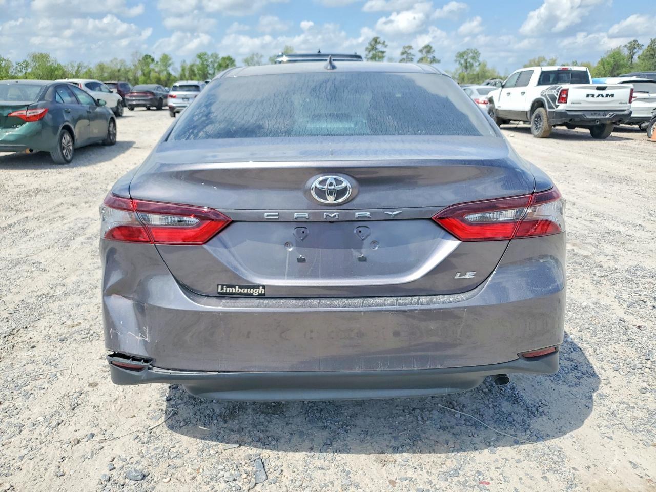 2024 Toyota Camry Le - Фото 6