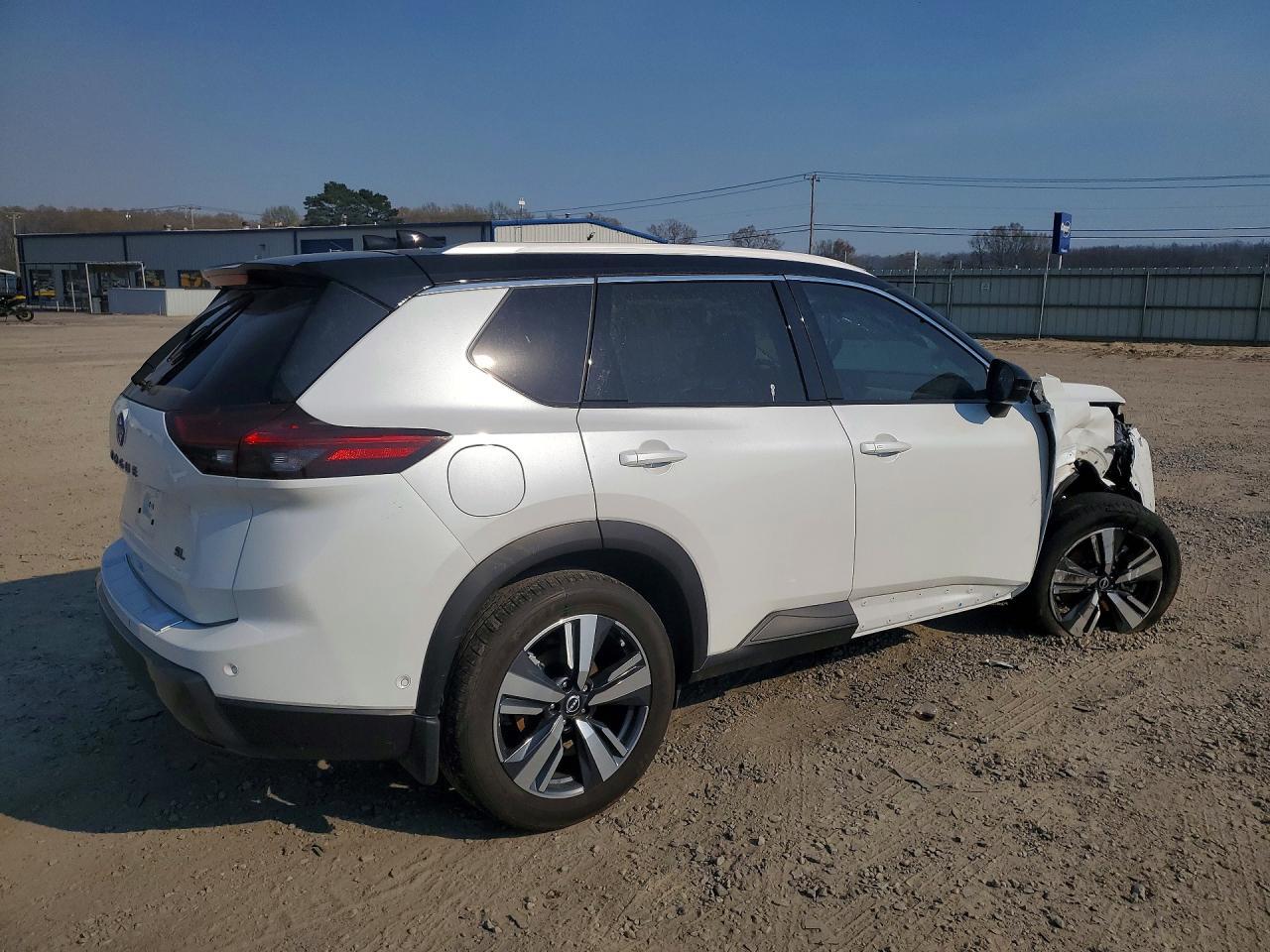 2025 Nissan Rogue Sl - Image 3