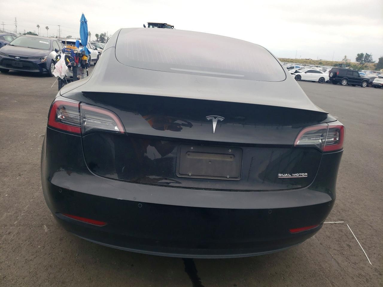 2018 Tesla Model 3 - Фото 6