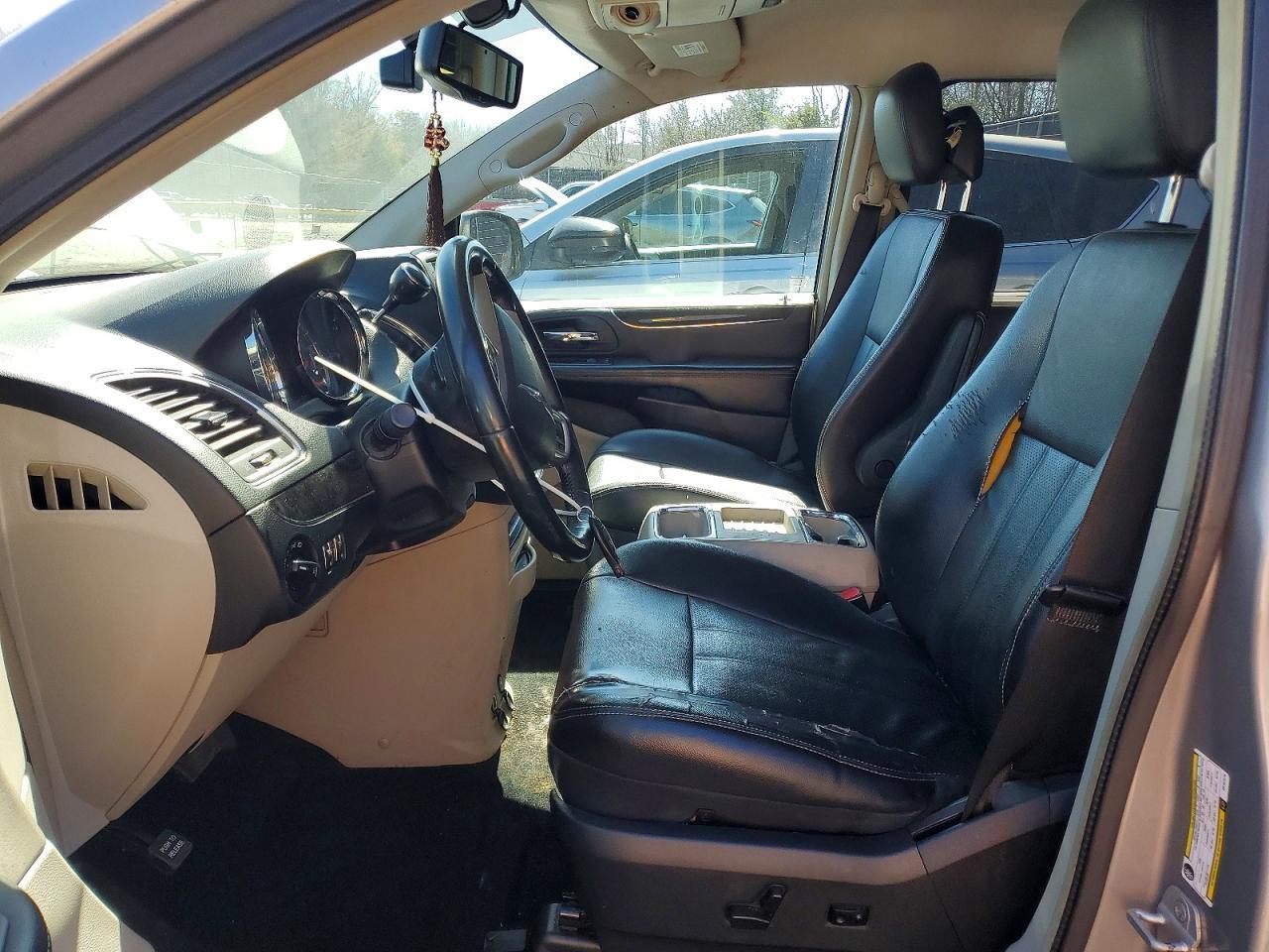 2014 Chrysler Town & Country Touring L - Фото 7