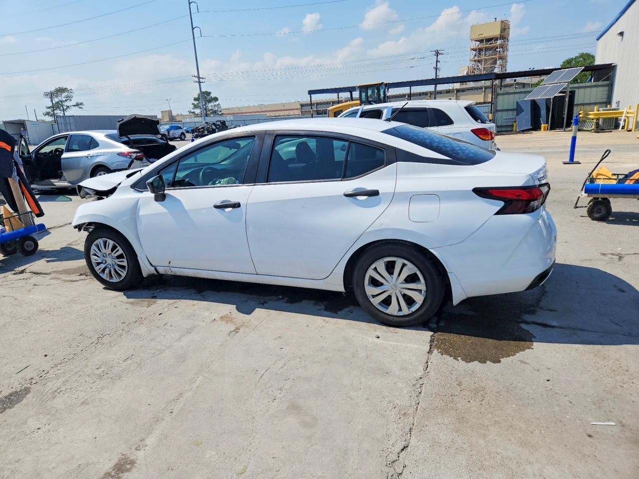 2020 Nissan Versa S - Фото 2