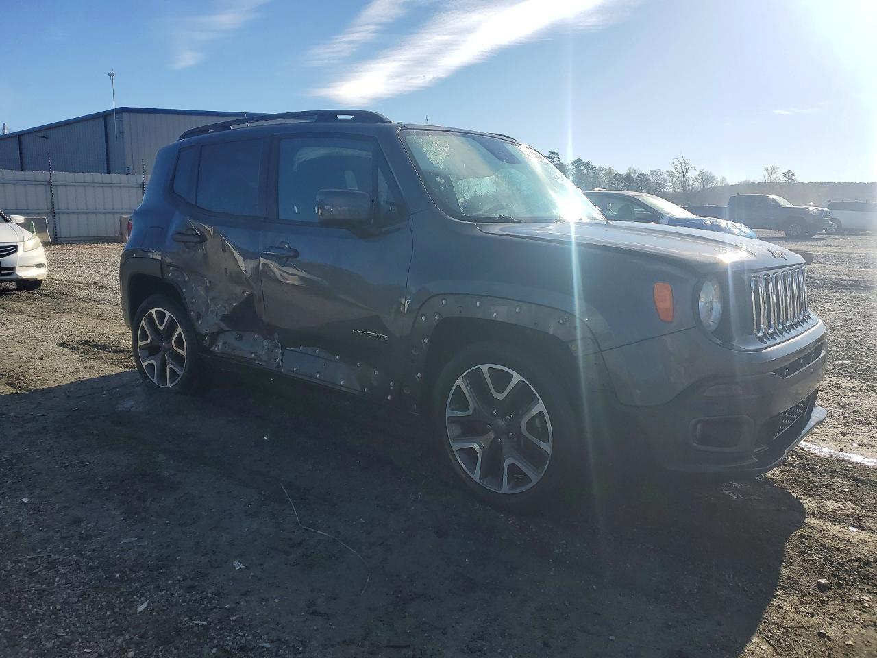 2017 Jeep Renegade Latitude - Image 4