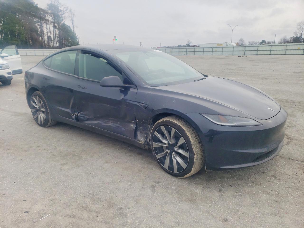2025 Tesla Model 3 - Image 4
