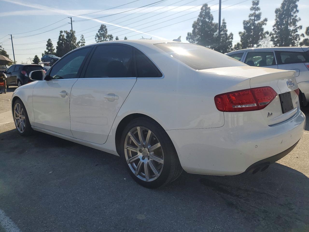2011 Audi A4 Premium Plus - Фото 2