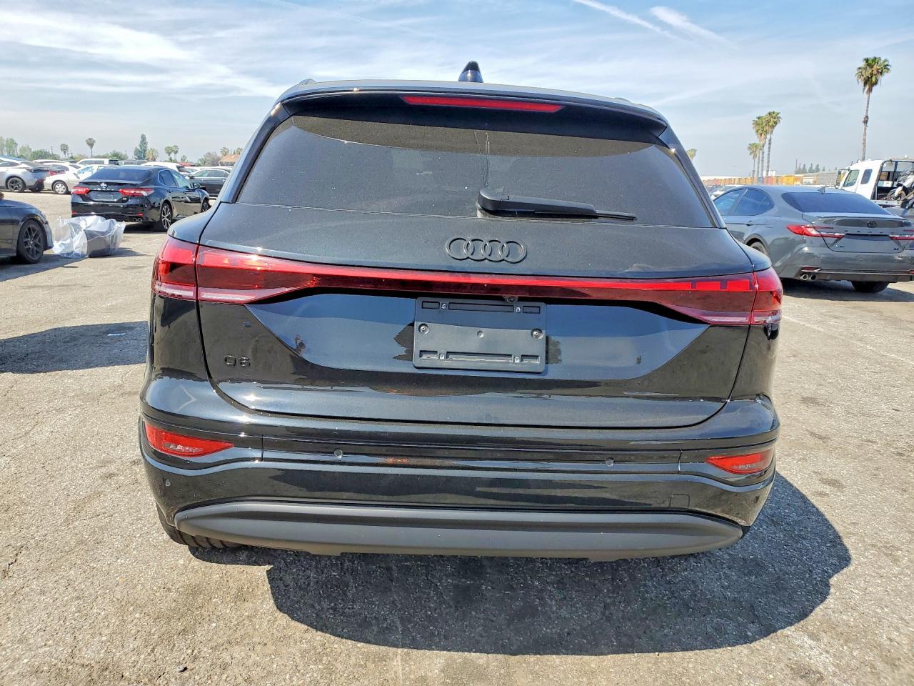 2025 Audi Q6 E-Tron Premium Plus - Фото 6