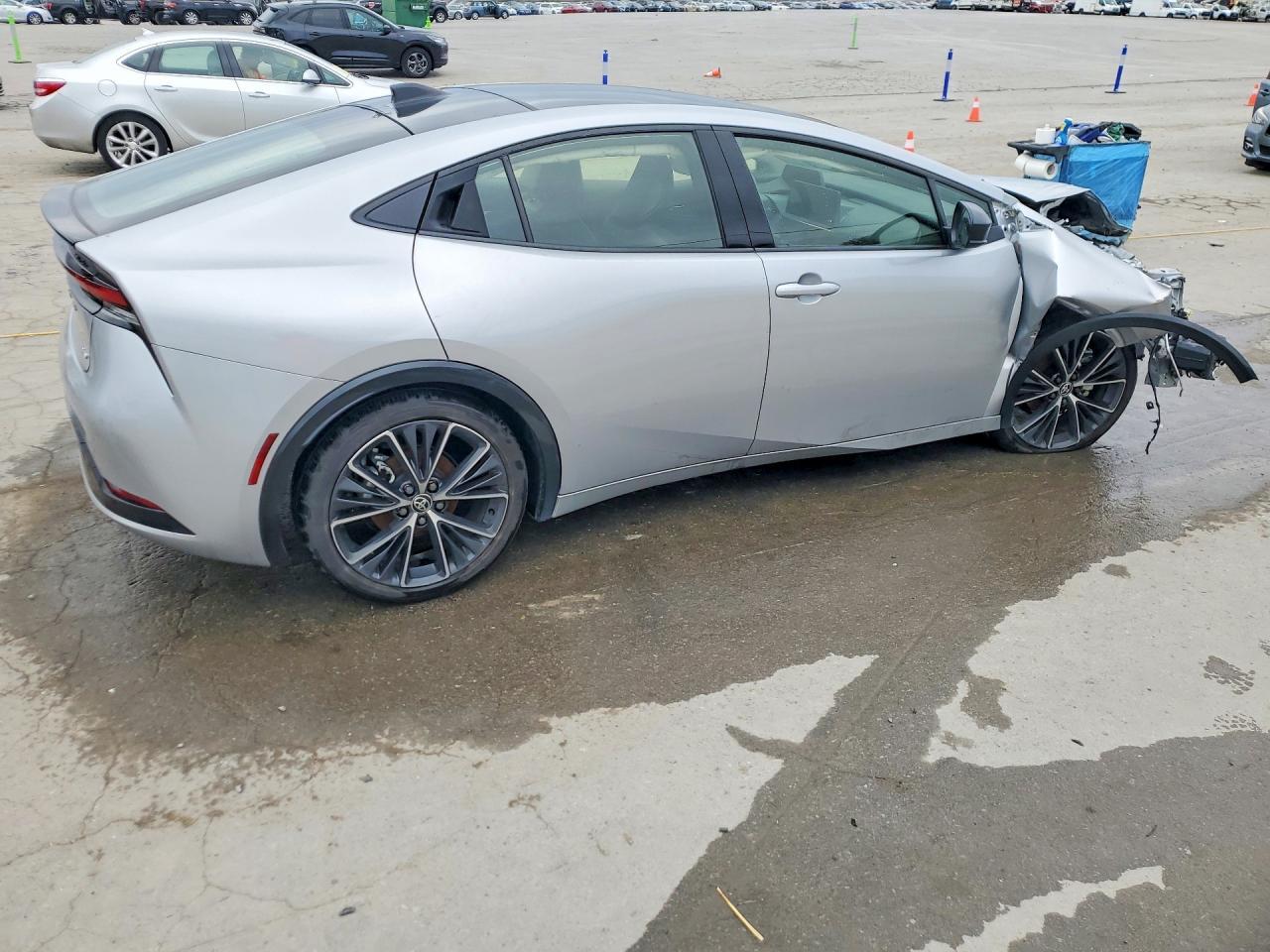 2025 Toyota Prius Xle - Image 3
