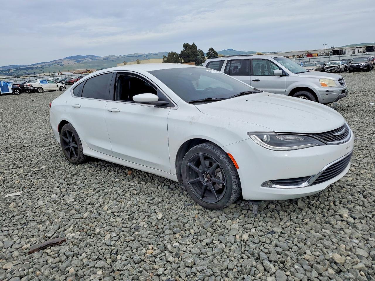 2016 Chrysler 200 Limited - Фото 4