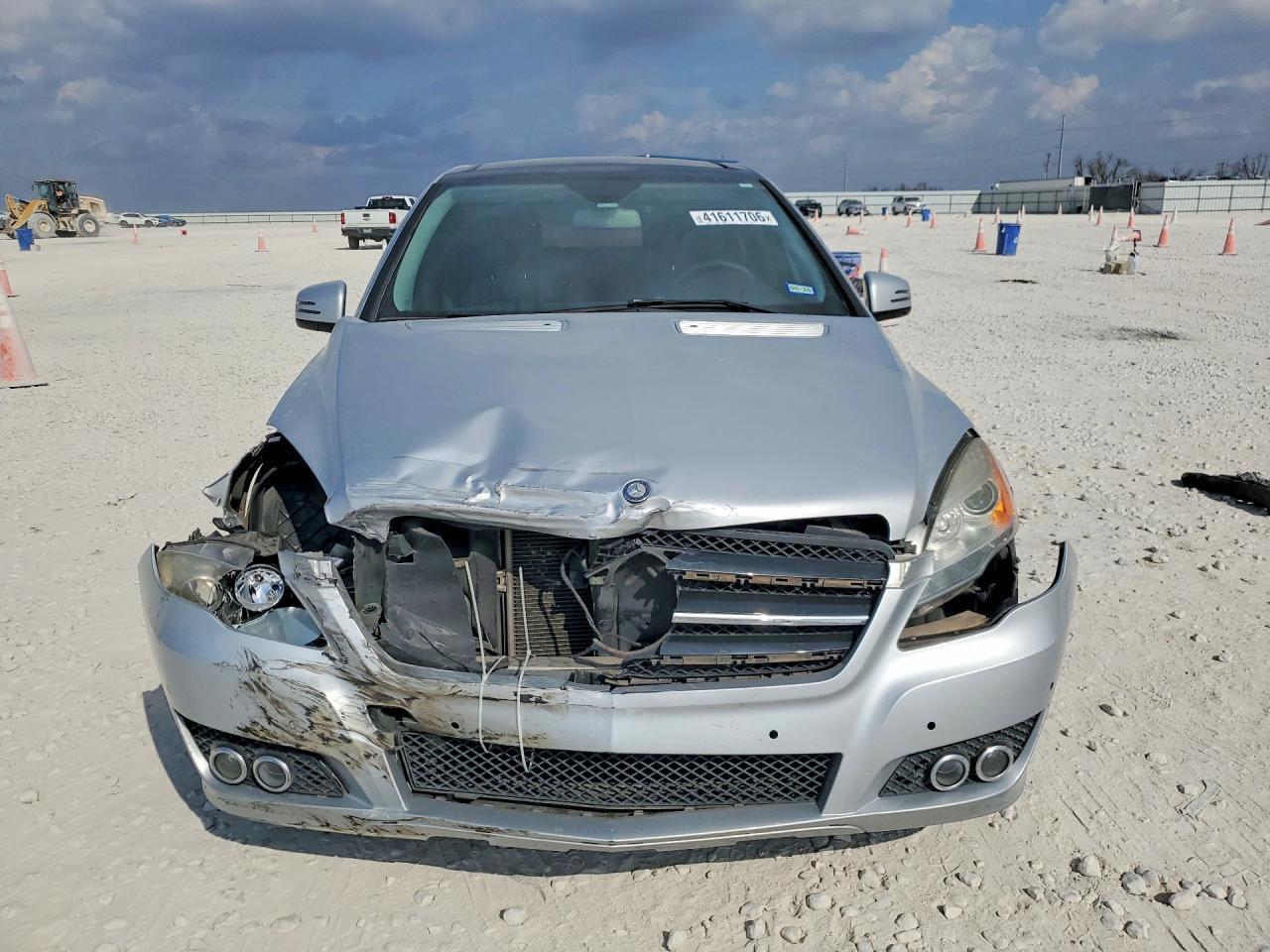 2011 Mercedes-Benz R 350 4Matic - Image 5
