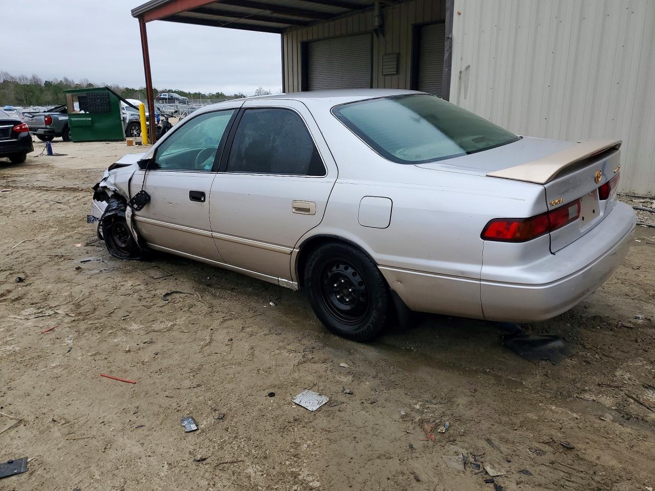 1998 Toyota Camry Le - Фото 2