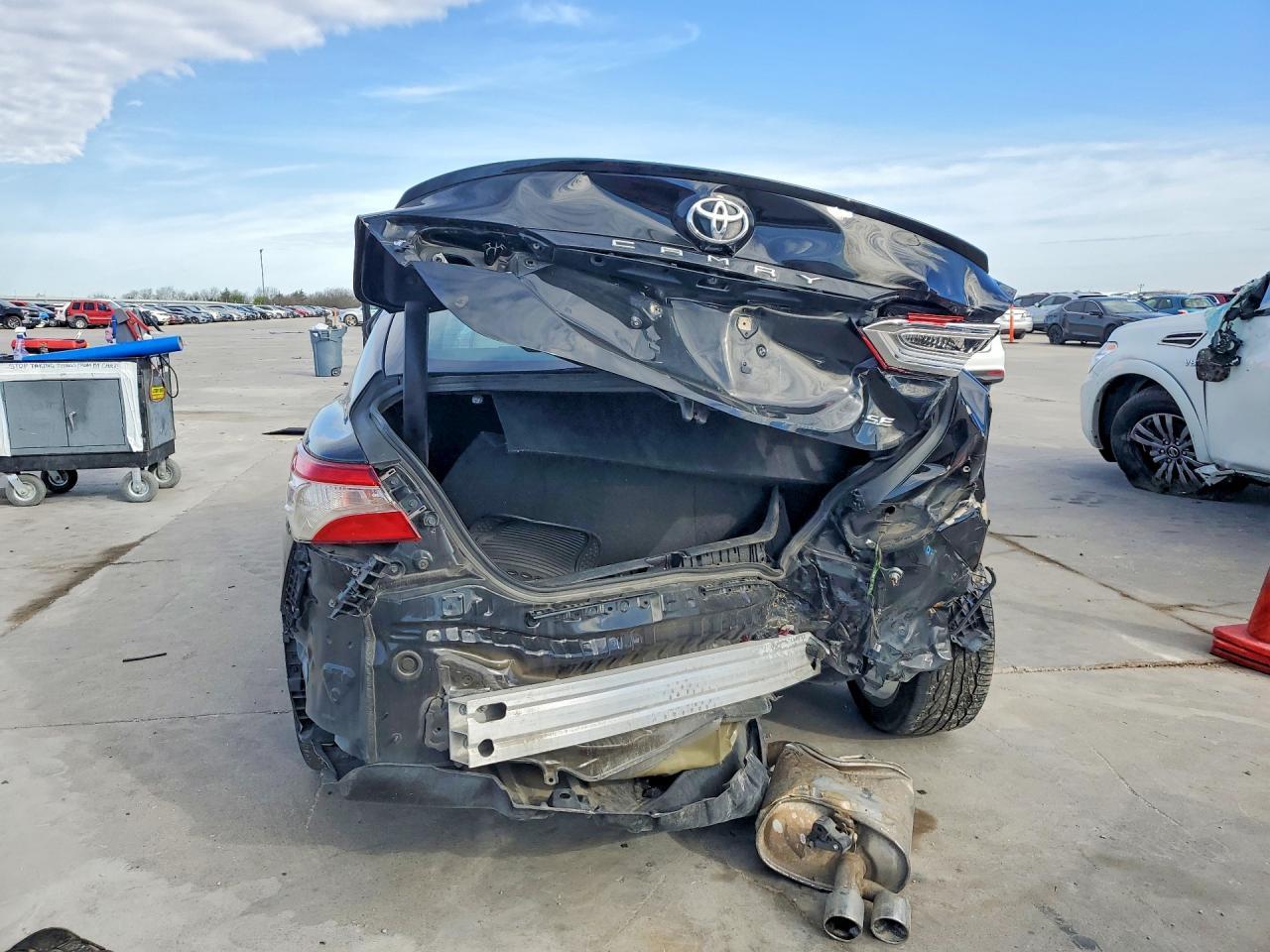 2020 Toyota Camry - Фото 6