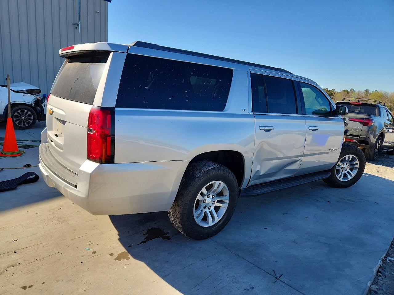 2019 Chevrolet Suburban C1500 Lt - Image 3