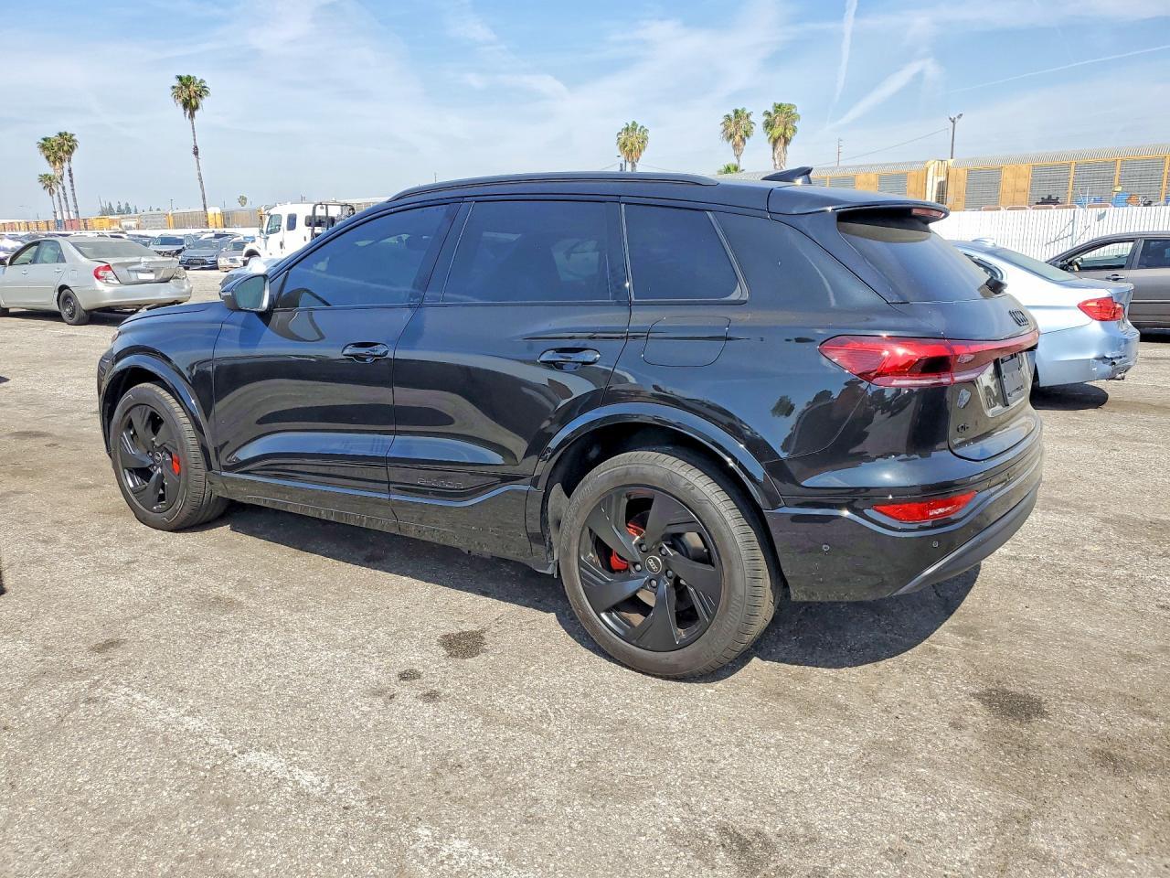 2025 Audi Q6 E-Tron Premium Plus - Фото 2