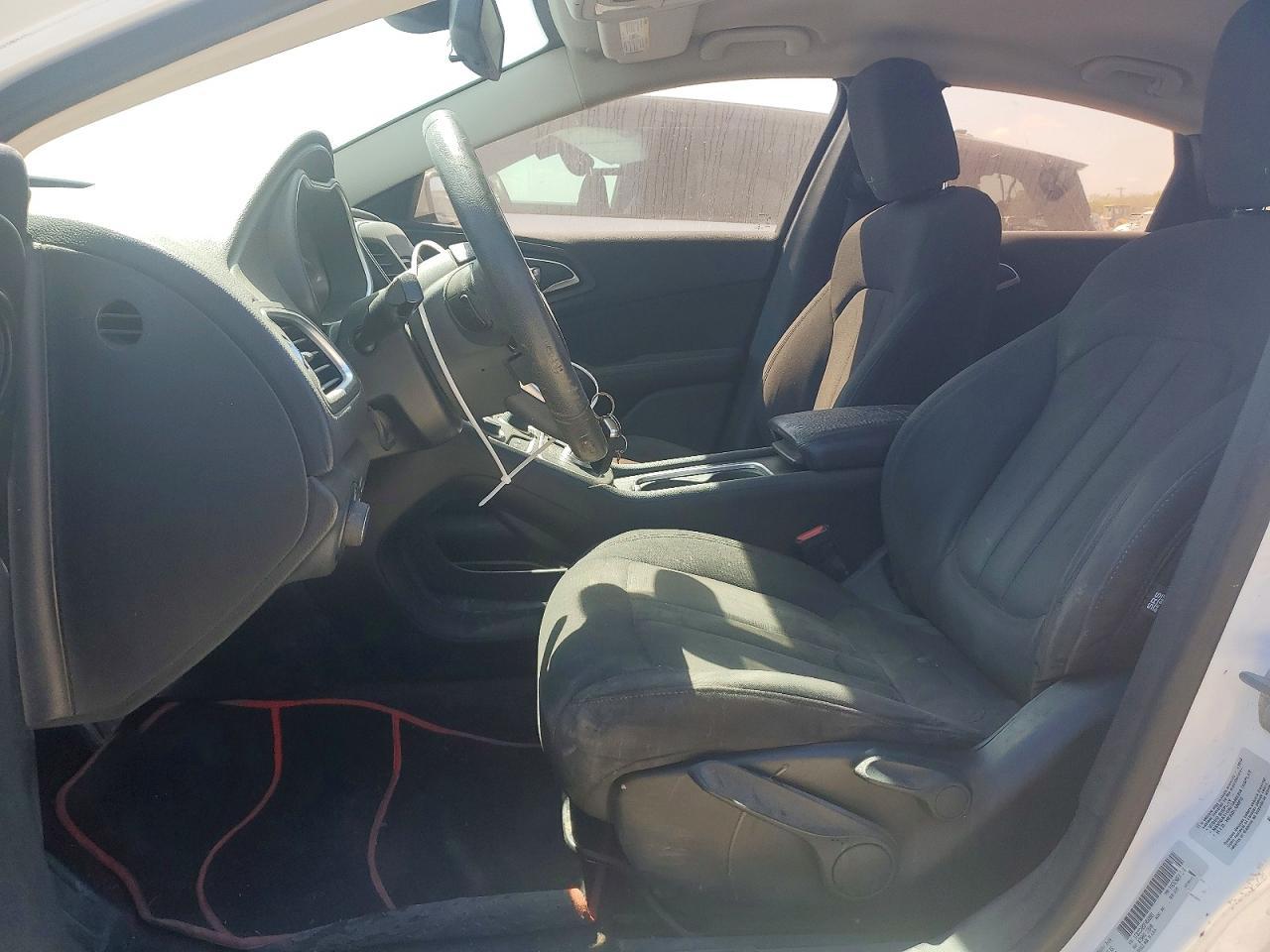 2015 Chrysler 200 Limited - Image 7