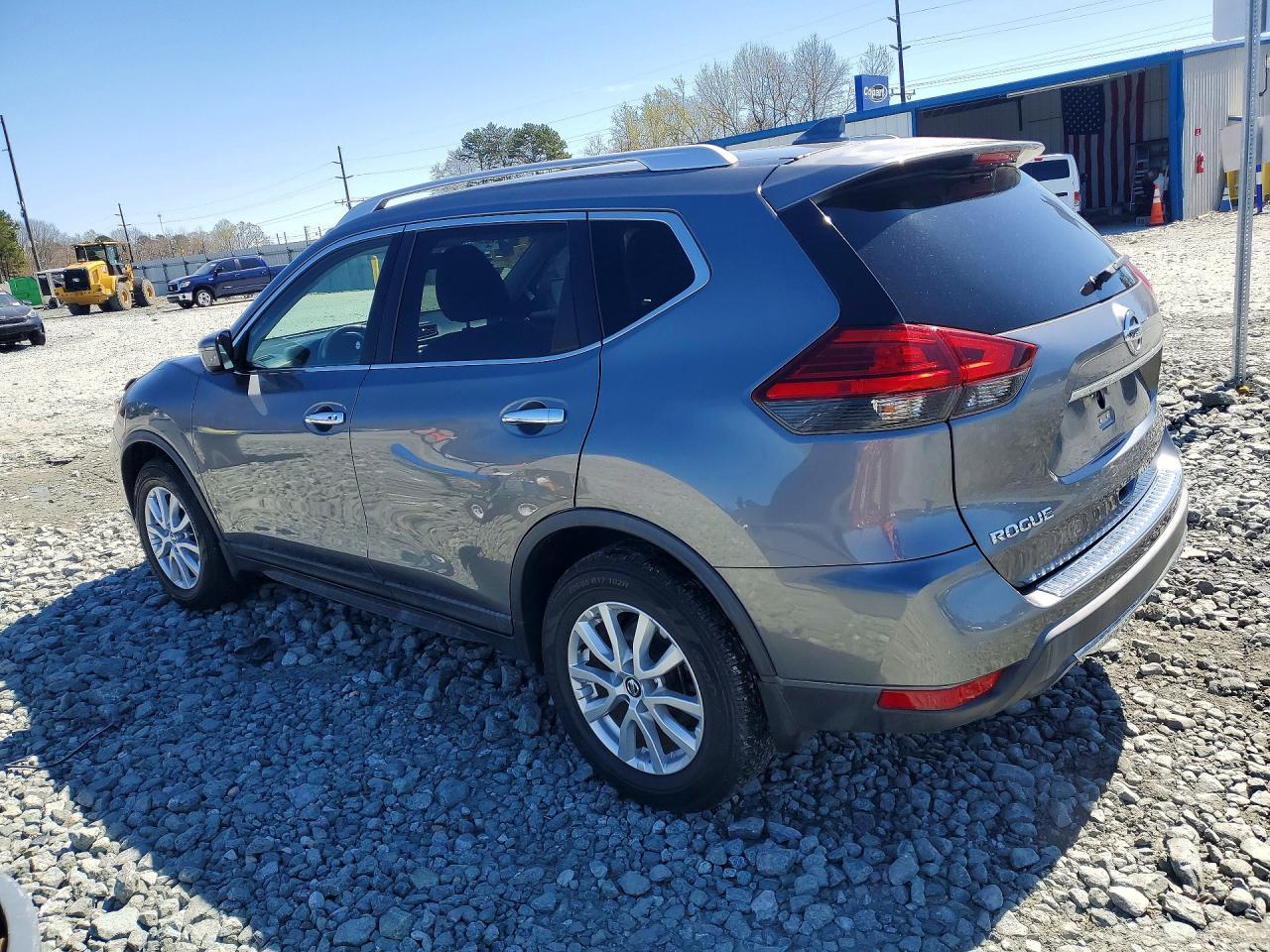 2017 Nissan Rogue Sv - Image 2