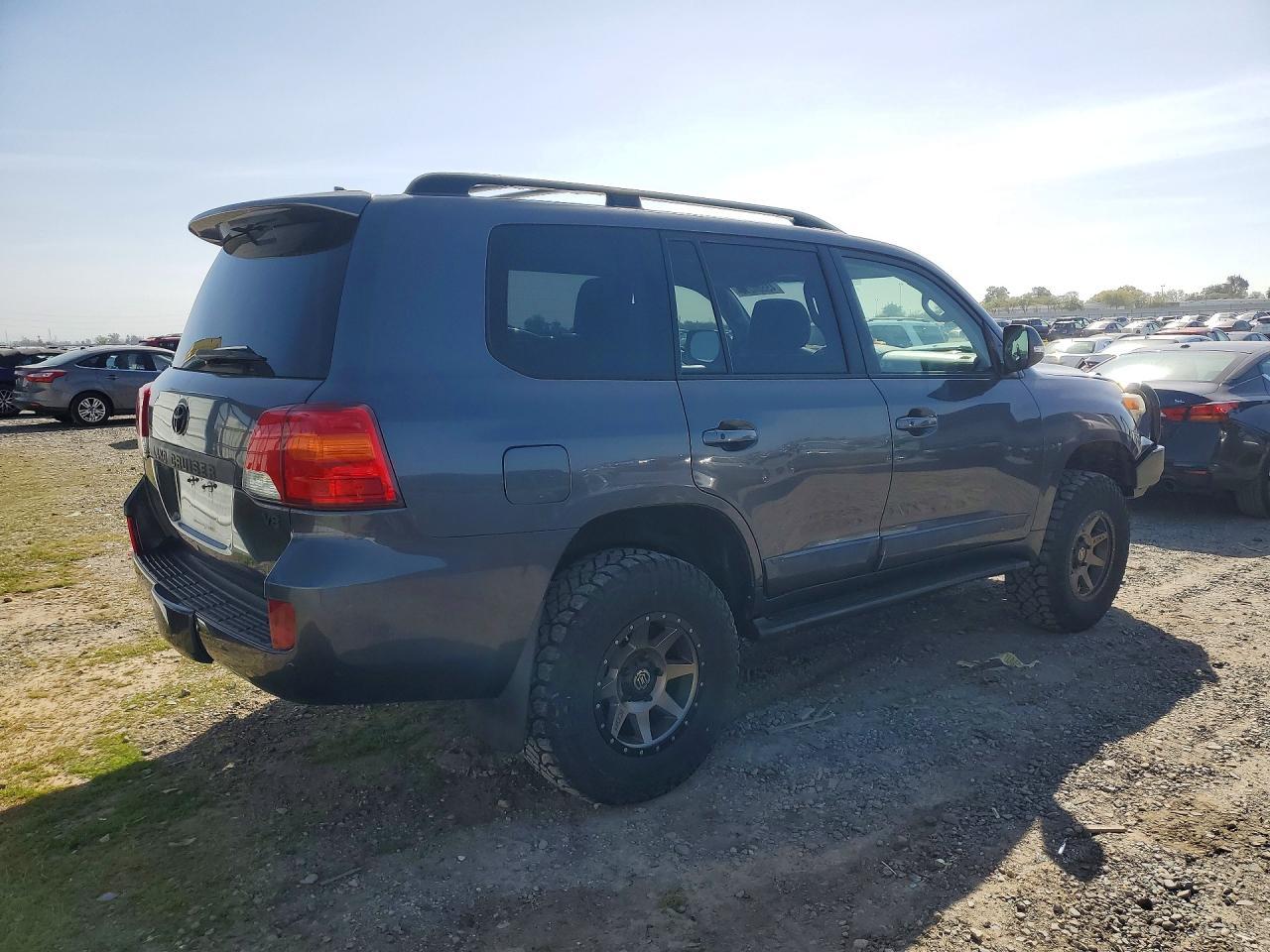 2013 Toyota Land Cruiser Base - Фото 3