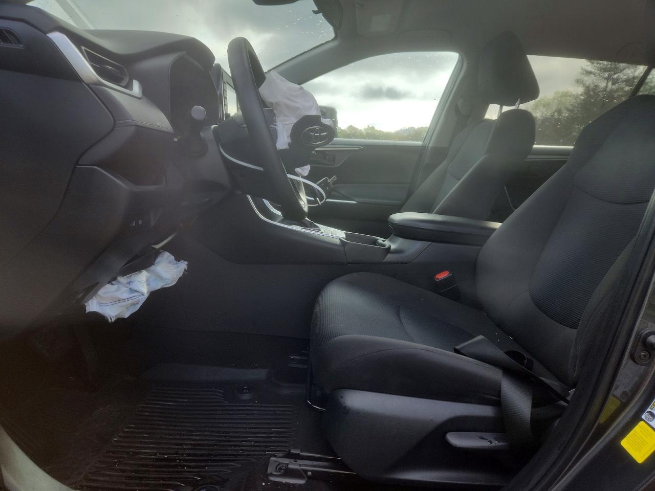 2022 Toyota Rav4 Le - Image 7