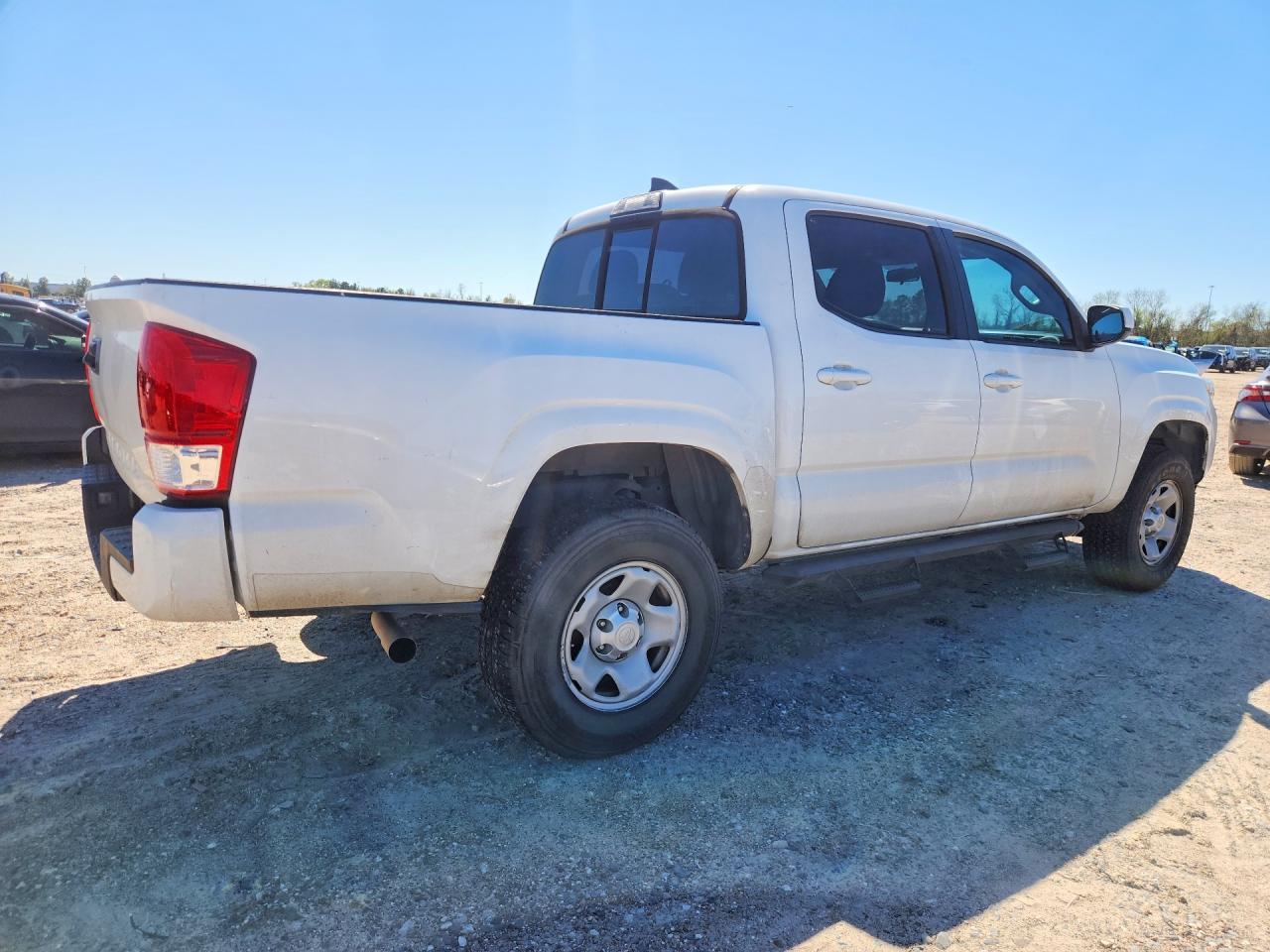 2017 Toyota Tacoma Sr - Фото 3