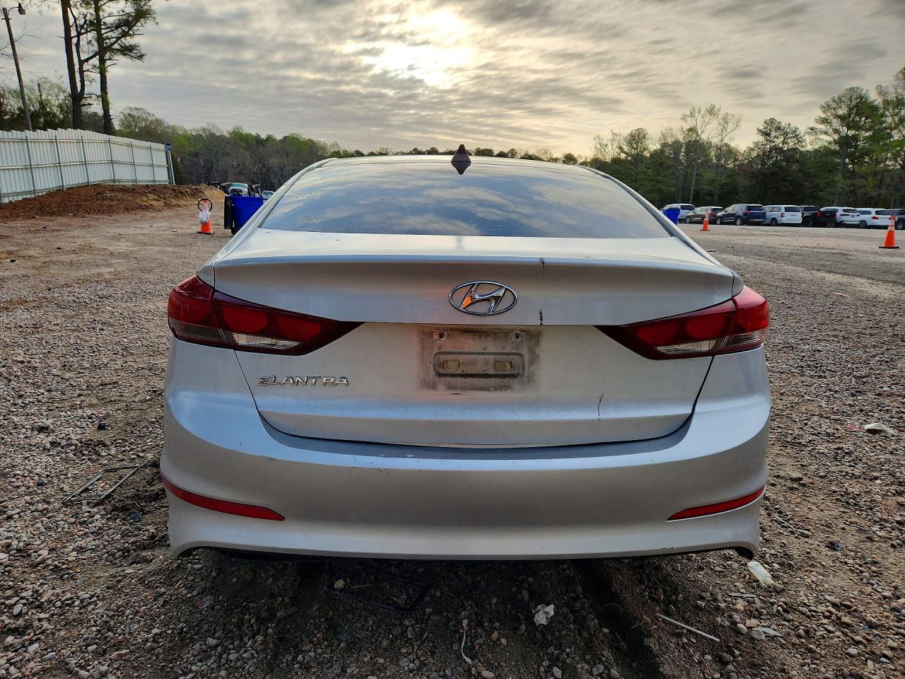 2017 Hyundai Elantra Se - Фото 6