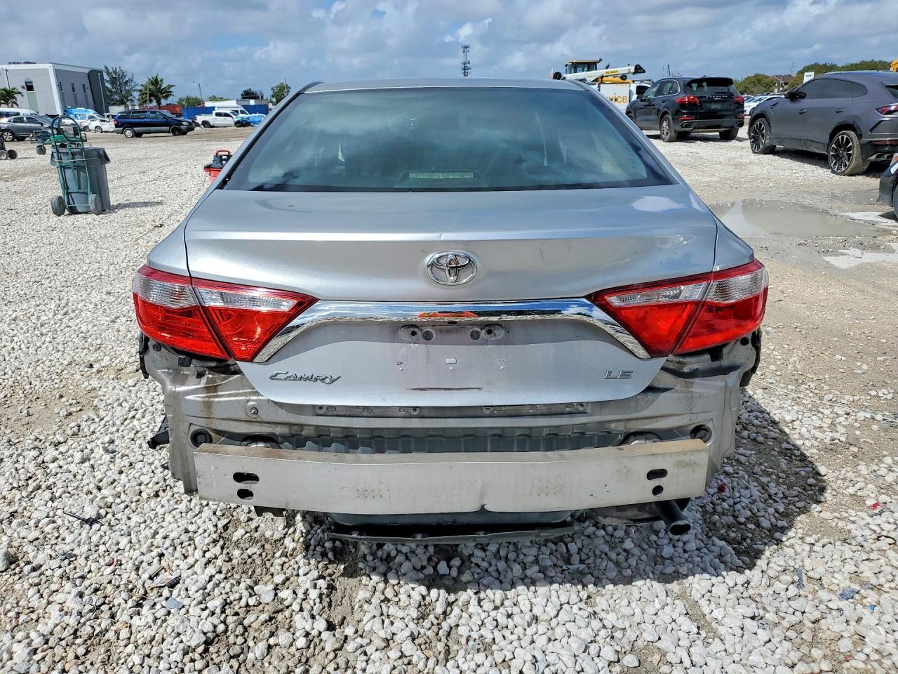 2015 Toyota Camry Le - Фото 6