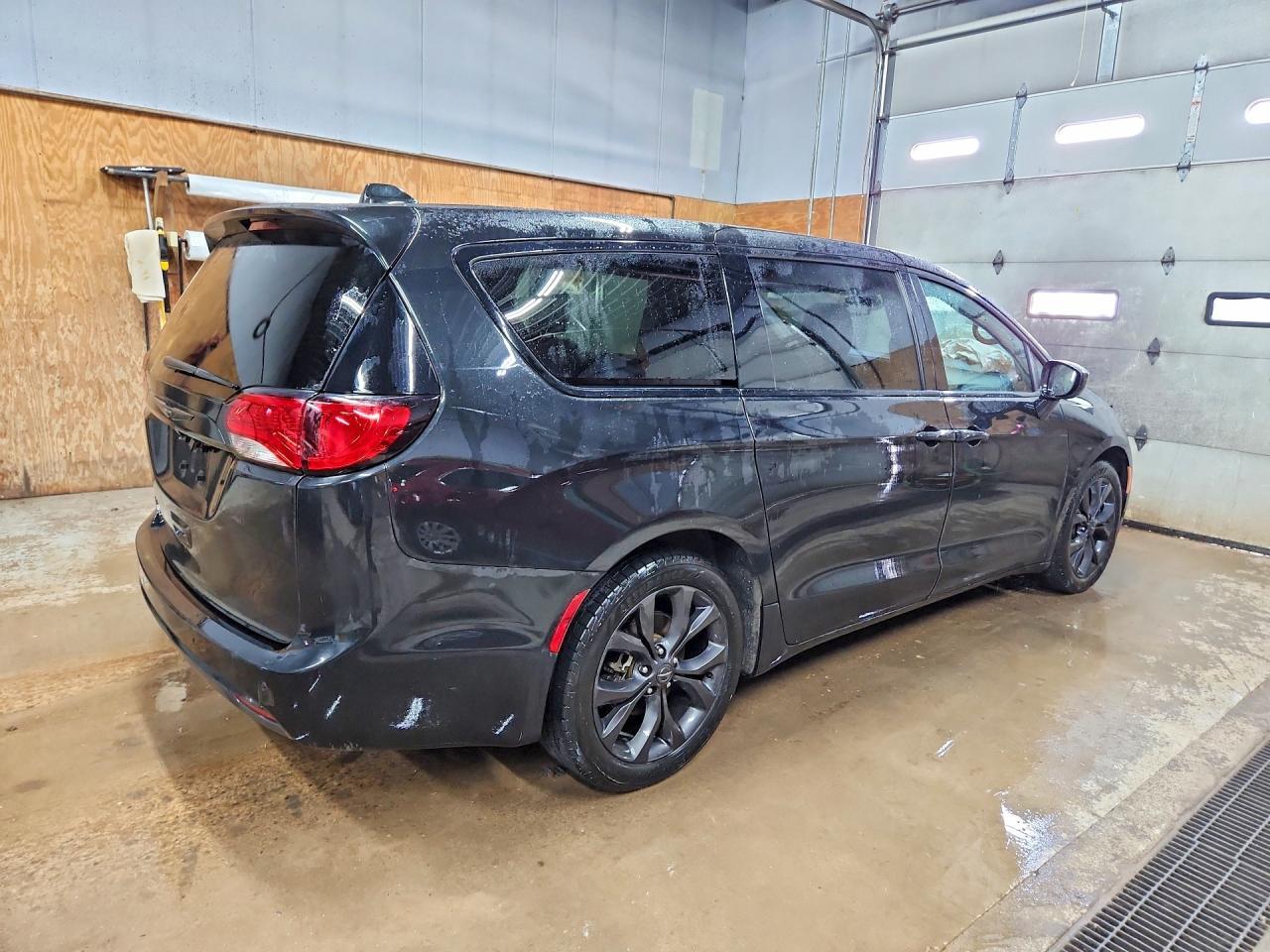 2019 Chrysler Pacifica Touring Plus - Image 3