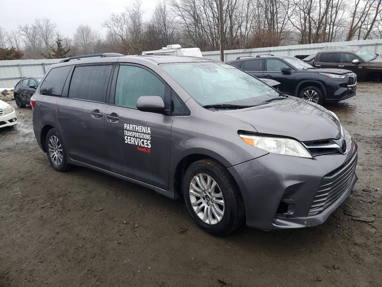 2020 Toyota Sienna Xle 8-Passenger - Image 4
