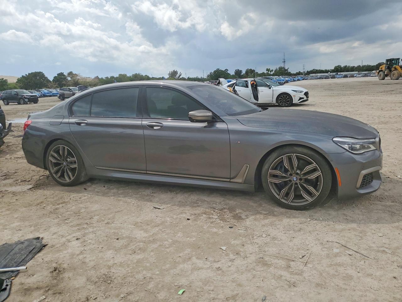 2018 BMW M760 Xi - Фото 4