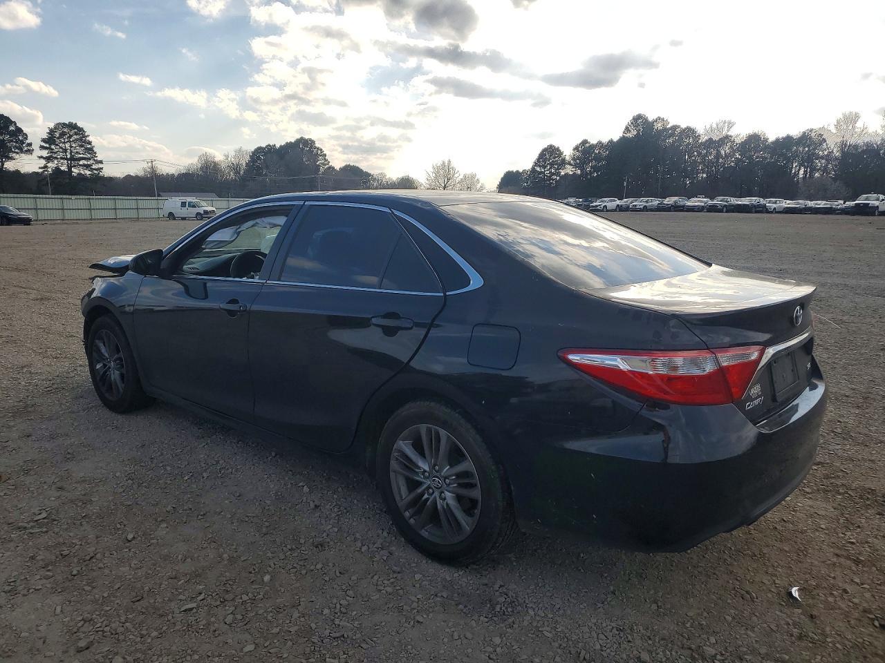 2017 Toyota Camry Se - Image 2