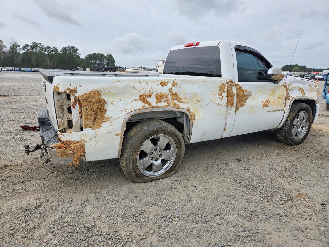 2007 Chevrolet Silverado C1500 - Image 3