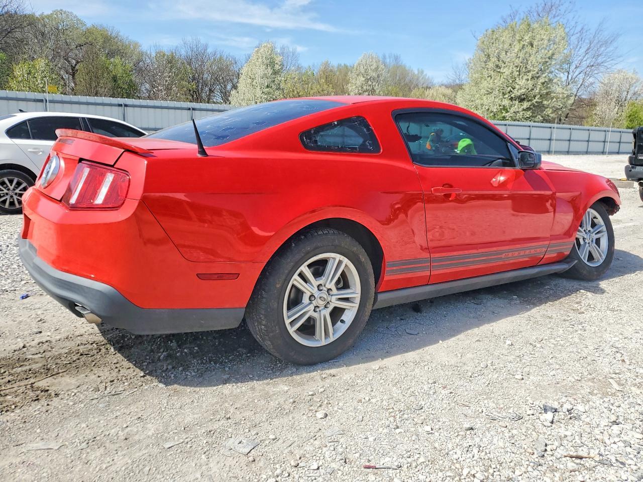 2011 Ford Mustang - Фото 3